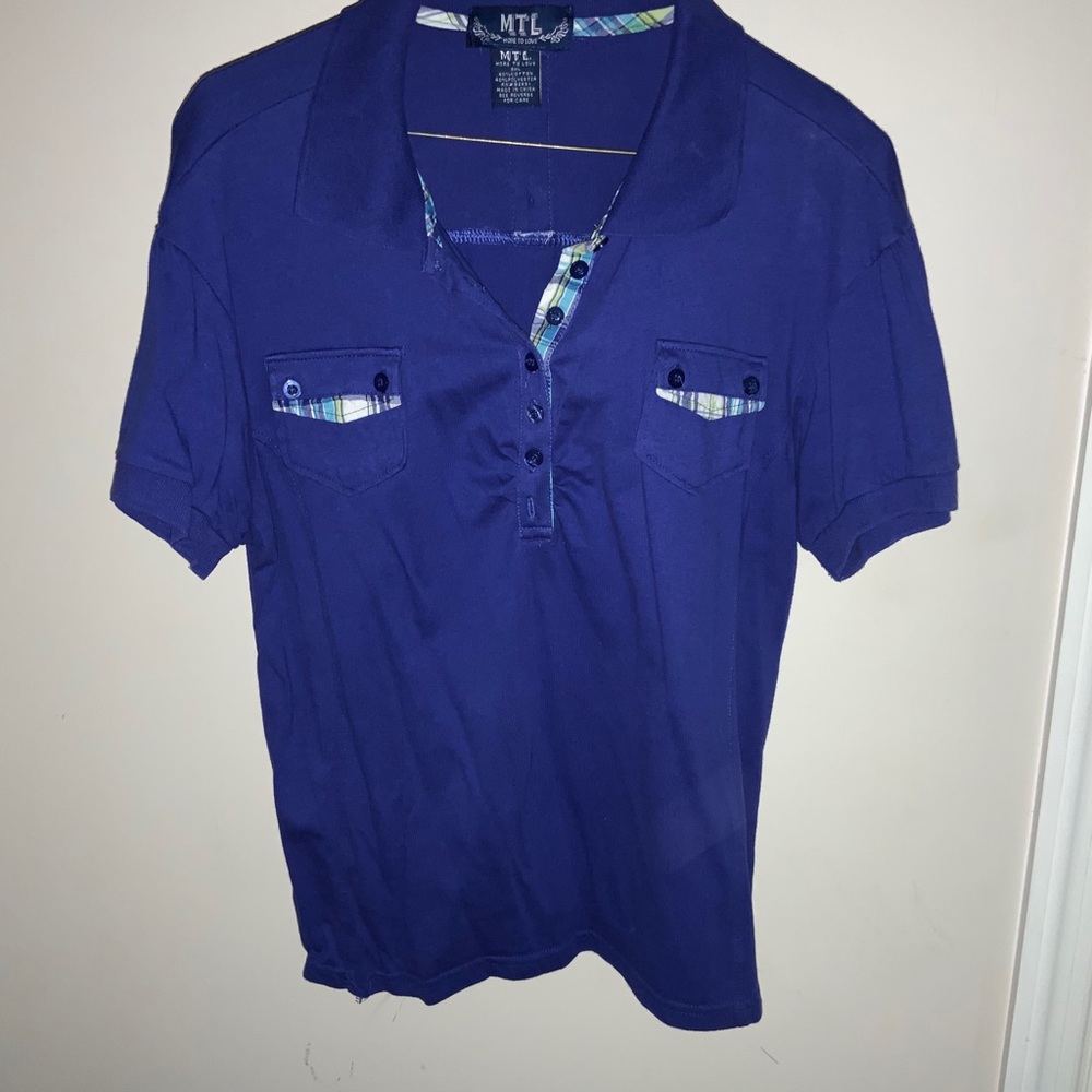 A blue top